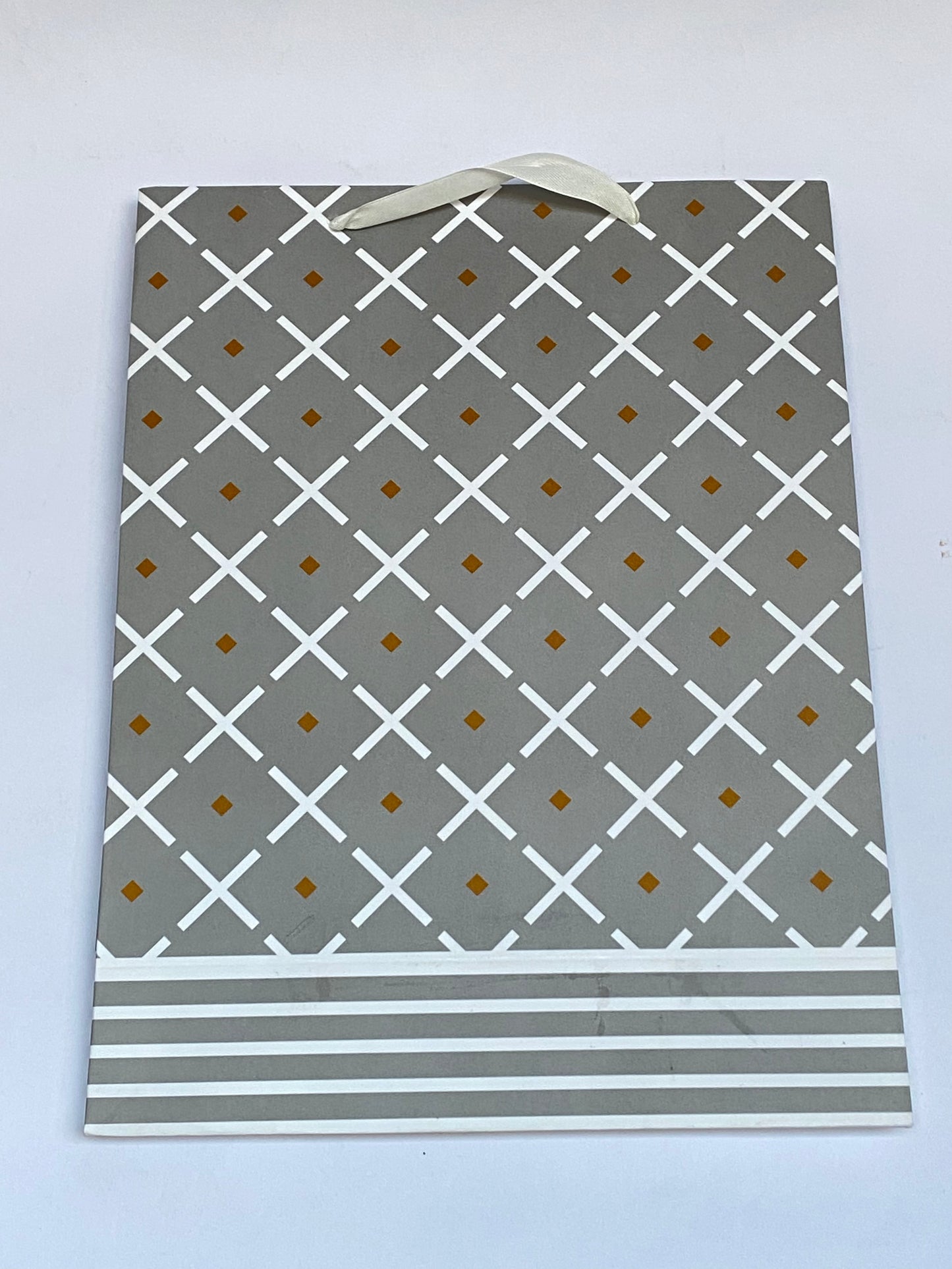 شنط هدايا XL سادة وملون