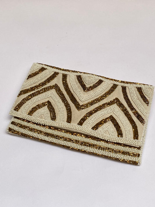 Embroidered pouch - شنطة تطريز