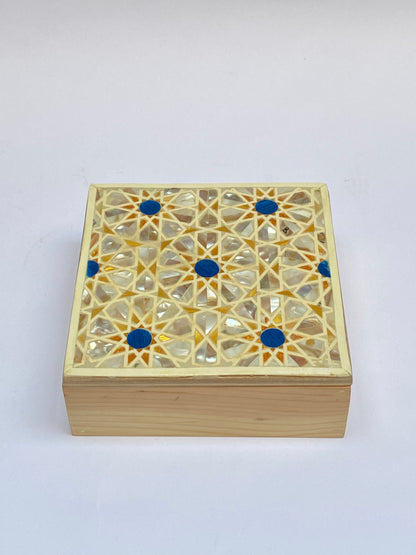 علب خشب مربعة بالصدف 15*15